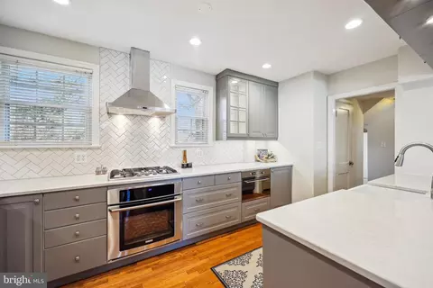 Kitchen - 10121 Markham St, Silver Spring, MD 20901 photo 5 of 7