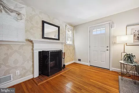 Entry Way - 10121 Markham St, Silver Spring, MD 20901 photo 1 of 8