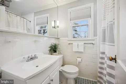 Bath - 10121 Markham St, Silver Spring, MD 20901 photo 1 of 2