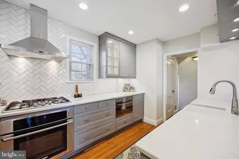 Kitchen - 10121 Markham St, Silver Spring, MD 20901 photo 6 of 7