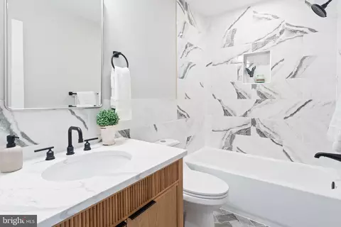 Bath - 1503 Crestline Rd, Silver Spring, MD 20904 photo 3 of 4