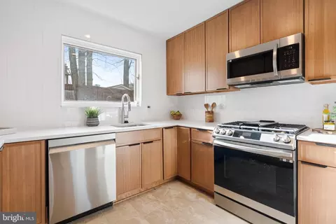 Kitchen - 1503 Crestline Rd, Silver Spring, MD 20904 photo 3 of 4