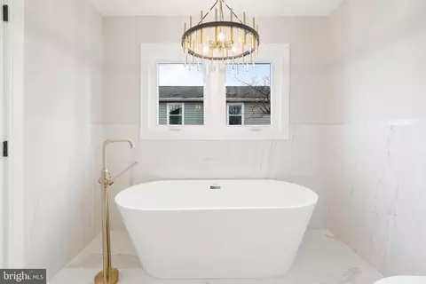 Bath - 1503 Crestline Rd, Silver Spring, MD 20904 photo 2 of 4