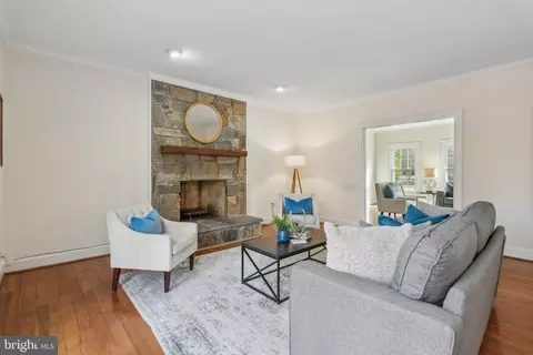 Living - 7708 Brickyard Rd, Potomac, MD 20854 photo 3 of 6