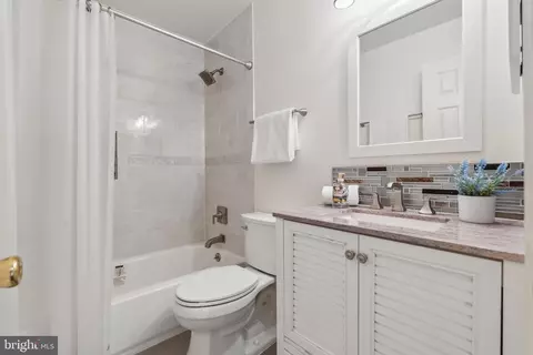 Bath - 7708 Brickyard Rd, Potomac, MD 20854 photo 4 of 5