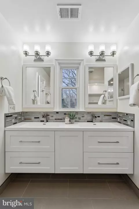 Bath - 7708 Brickyard Rd, Potomac, MD 20854 photo 2 of 5