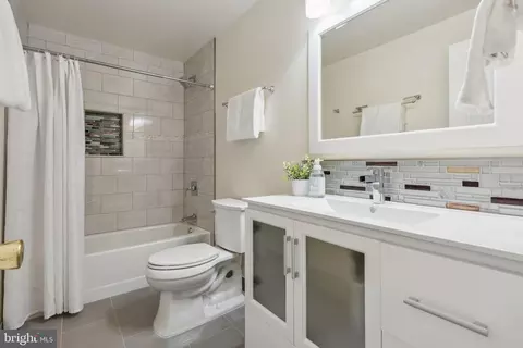 Bath - 7708 Brickyard Rd, Potomac, MD 20854 photo 5 of 5