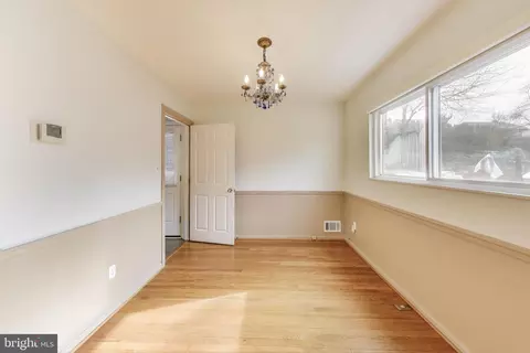 9821 E Light Dr, Silver Spring, MD 20903 photo 6