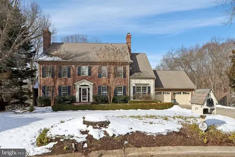 21 Bridle Ct, Potomac, MD 20854