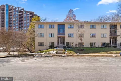10200 Rockville Pike #302, Rockville, MD 20852