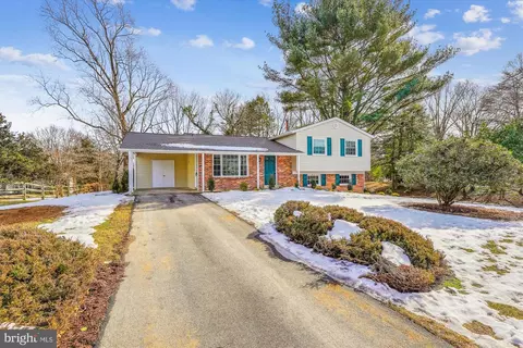 17545 Wheat Fall Dr, Rockville, MD 20855