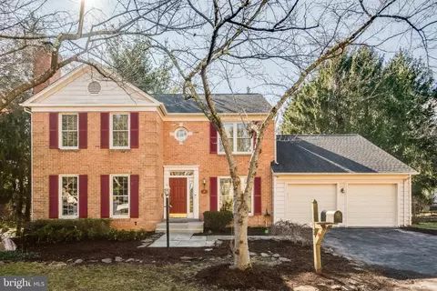 2 Silverfield Ct, Gaithersburg, MD 20886
