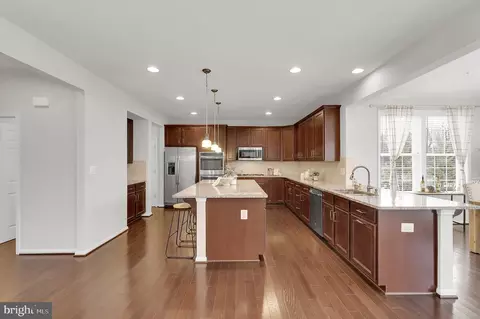 Kitchen - 418 Cloverly Forest Dr, Silver Spring, MD 20905 photo 5 of 6