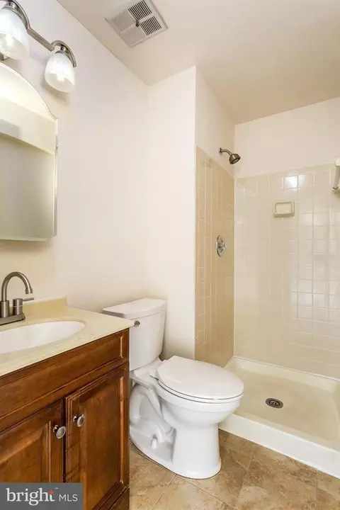 Bath - 33 Kinsman View Cir, Silver Spring, MD 20901 photo 4 of 4