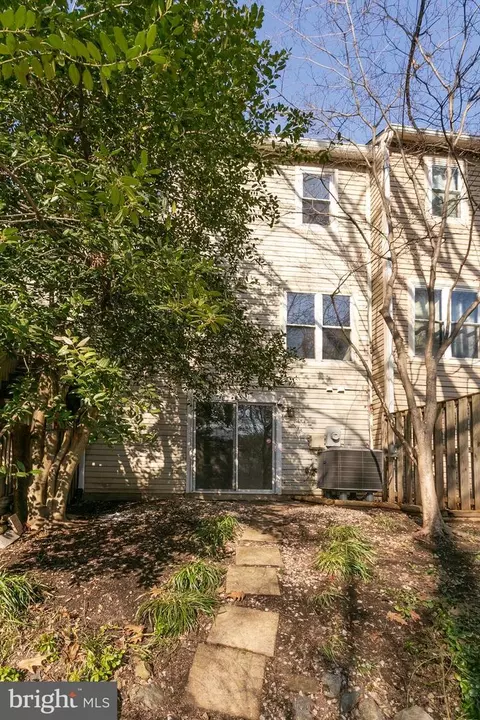 Exterior - 33 Kinsman View Cir, Silver Spring, MD 20901 photo 4 of 4