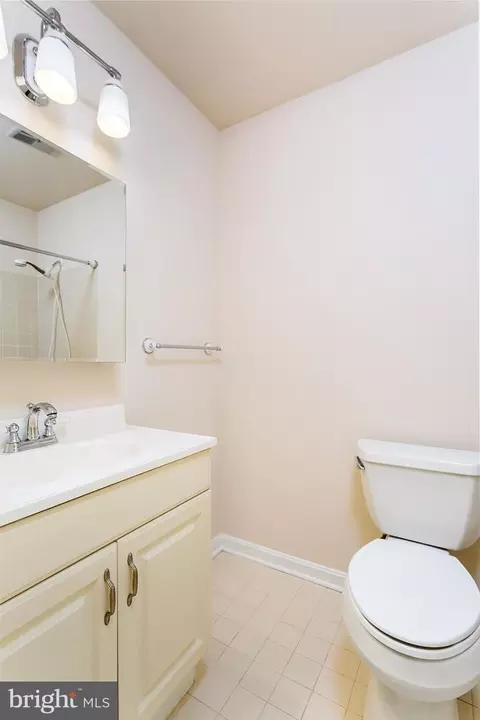 Bath - 33 Kinsman View Cir, Silver Spring, MD 20901 photo 3 of 4
