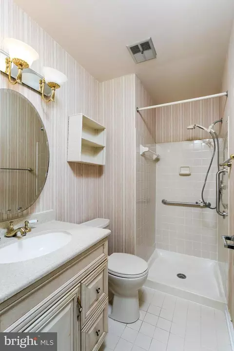 Bath - 33 Kinsman View Cir, Silver Spring, MD 20901 photo 2 of 4