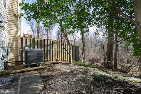 Exterior - 33 Kinsman View Cir, Silver Spring, MD 20901 photo 3 of 4