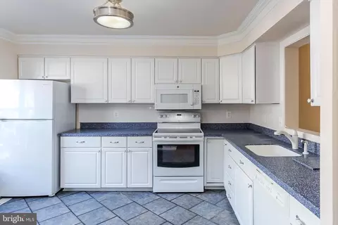 Kitchen - 33 Kinsman View Cir, Silver Spring, MD 20901 photo 1 of 2