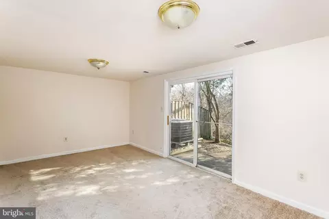 Living - 33 Kinsman View Cir, Silver Spring, MD 20901 photo 3 of 3