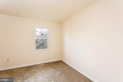 Bedroom - 33 Kinsman View Cir, Silver Spring, MD 20901 photo 2 of 3