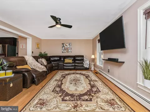 Living - 13907 Overton Ln, Silver Spring, MD 20904 photo 1 of 3