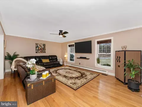 Living - 13907 Overton Ln, Silver Spring, MD 20904 photo 2 of 3