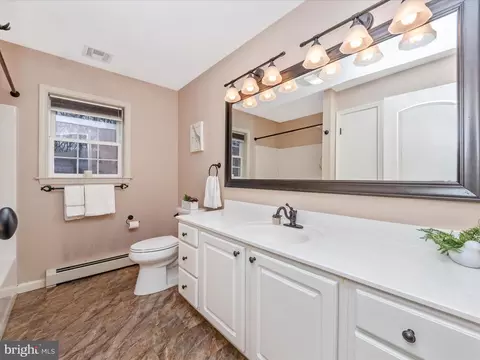 Bath - 13907 Overton Ln, Silver Spring, MD 20904 photo 5 of 7