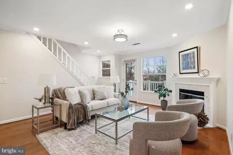 5804 Inman Park Cir #370, Rockville, MD 20852