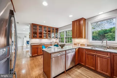 926 Clintwood Dr, Silver Spring, MD 20902 photo 10