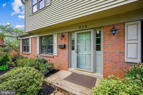 926 Clintwood Dr, Silver Spring, MD 20902 photo 2