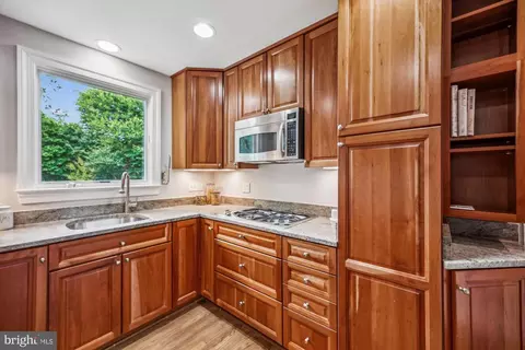 926 Clintwood Dr, Silver Spring, MD 20902 photo 14