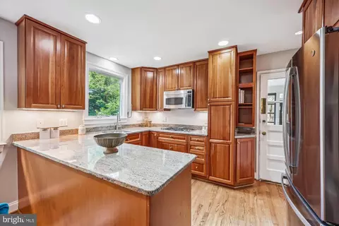 926 Clintwood Dr, Silver Spring, MD 20902 photo 9