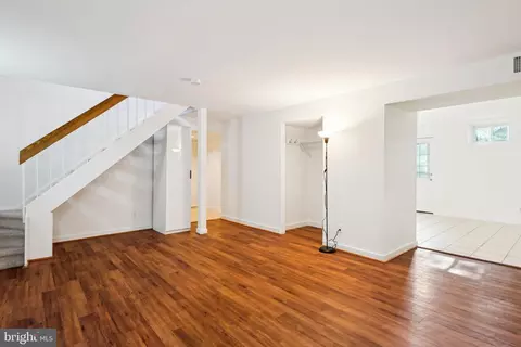 Living - 2244 Washington Ave #102, Silver Spring, MD 20910 photo 7 of 8