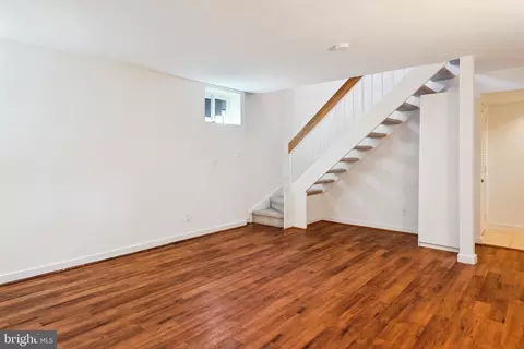 Living - 2244 Washington Ave #102, Silver Spring, MD 20910 photo 6 of 8
