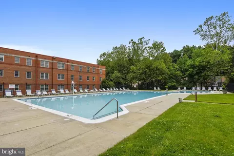 Exterior - 2244 Washington Ave #102, Silver Spring, MD 20910 photo 4 of 12