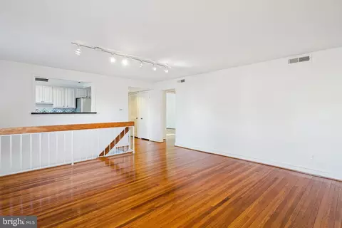 Living - 2244 Washington Ave #102, Silver Spring, MD 20910 photo 4 of 8