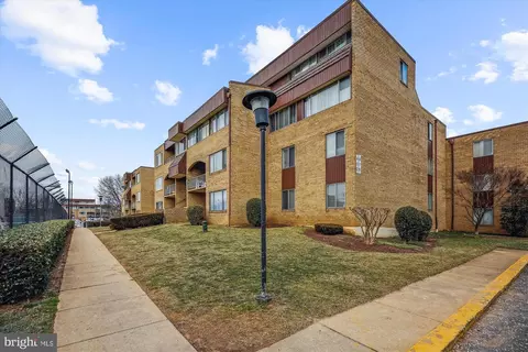 412 Girard St #104, Gaithersburg, MD 20877