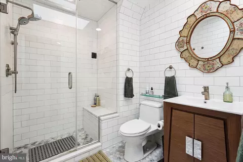 Bath - 204 Hermleigh Rd, Silver Spring, MD 20902 photo 2 of 5