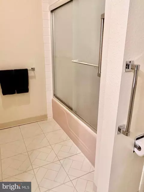 Bath - 3272 Gleneagles Dr #67-2C, Silver Spring, MD 20906 photo 3 of 3