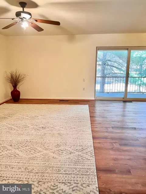 Living - 3272 Gleneagles Dr #67-2C, Silver Spring, MD 20906 photo 3 of 4