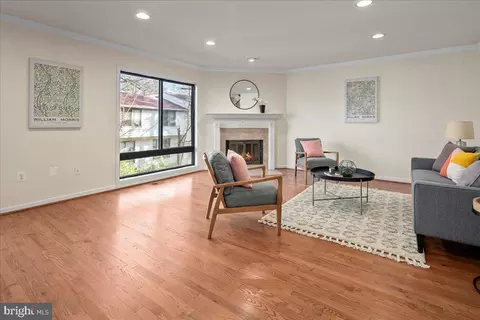 9733 Lake Shore Dr, Montgomery Village, MD 20886