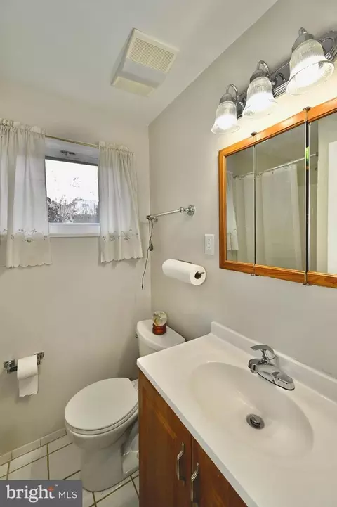 Bath - 3308 Kayson St, Silver Spring, MD 20906 photo 2 of 3