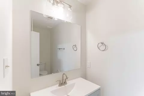 Bath - 1816 Bronzegate Blvd #178, Silver Spring, MD 20904 photo 2 of 2