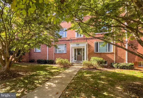 10406 Montrose Ave #1, Bethesda, MD 20814