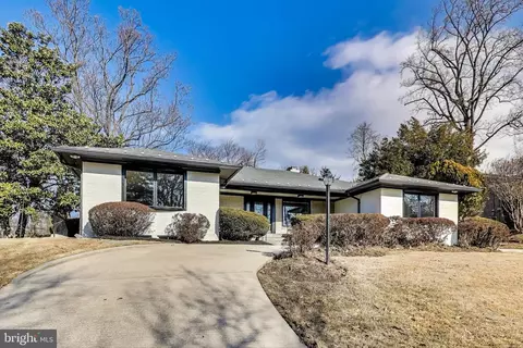 6227 Goodview St, Bethesda, MD 20817