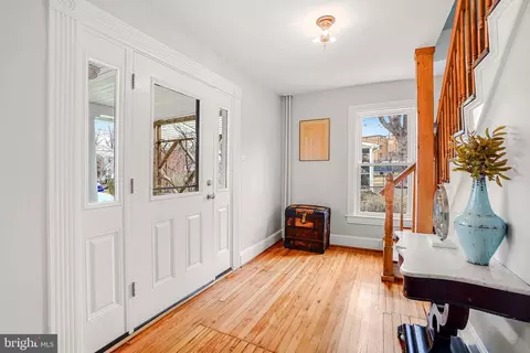 Entry Way - 713 Ritchie Ave, Silver Spring, MD 20910 photo 2 of 4