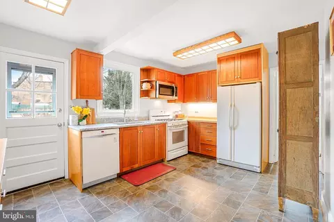 Kitchen - 713 Ritchie Ave, Silver Spring, MD 20910 photo 2 of 3