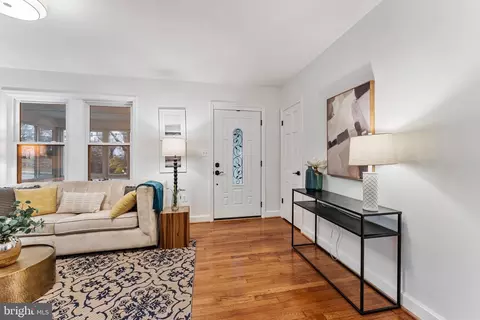 Entry Way - 702 Dale Dr, Silver Spring, MD 20910 photo 1 of 10