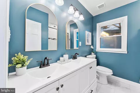 Bath - 702 Dale Dr, Silver Spring, MD 20910 photo 1 of 5